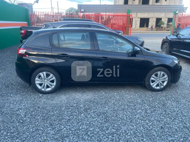 Peugeot 308 2018 — photo 9