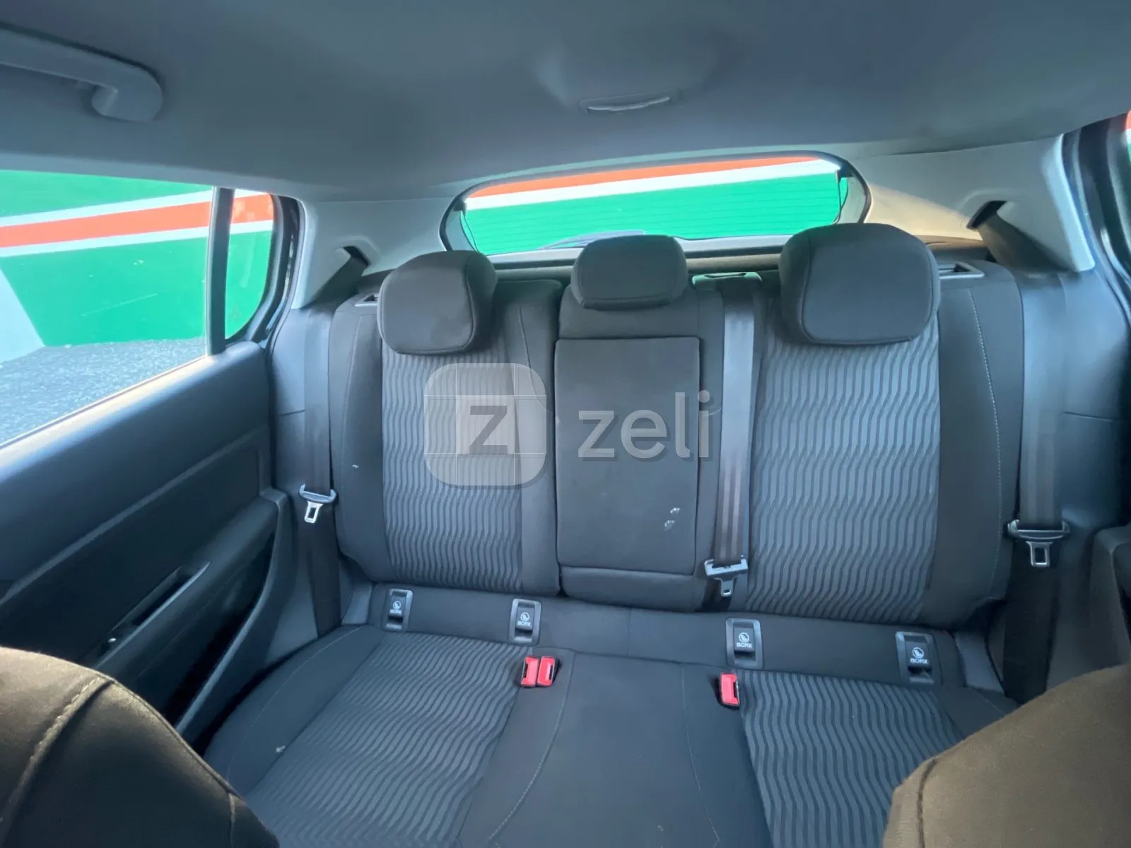 Peugeot 308 2018 — photo 12