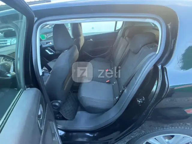 Peugeot 308 2018 — photo 13