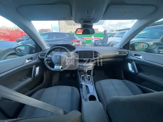 Peugeot 308 2018 — photo 14