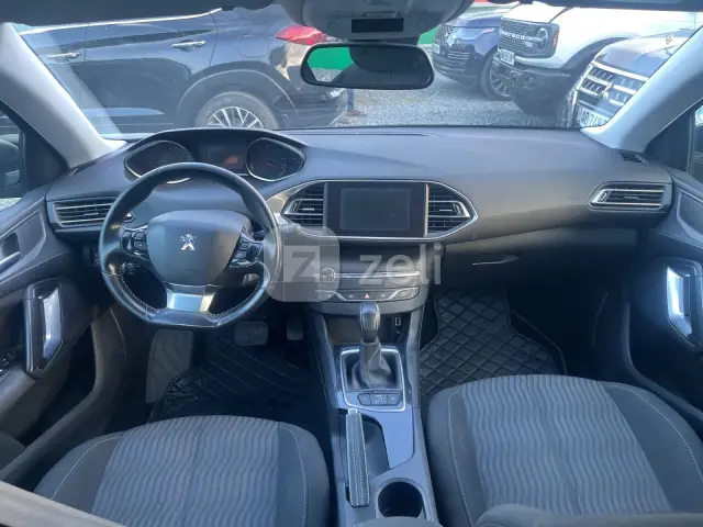 Peugeot 308 2018 — photo 15