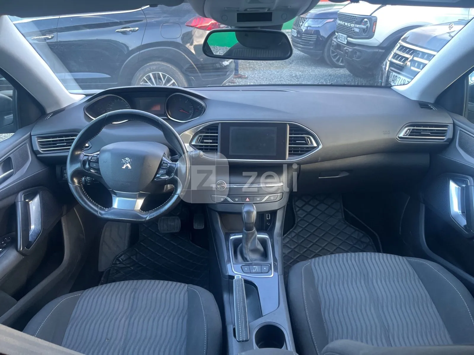 Peugeot 308 2018 — photo 15