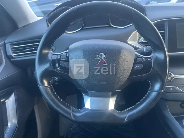 Peugeot 308 2018 — photo 16