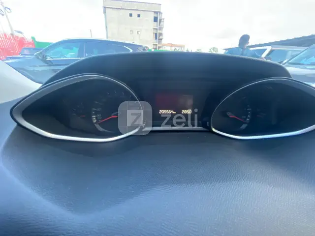 Peugeot 308 2018 — photo 19
