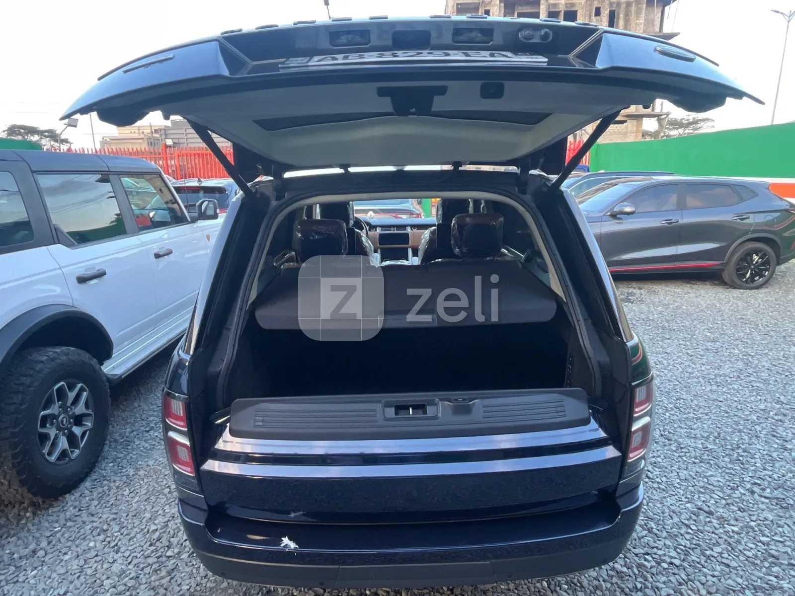 Land Rover Range Rover Vogue 2022 — photo 11