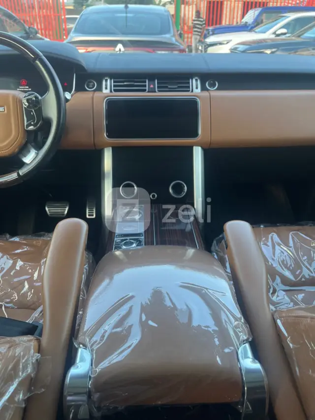 Land Rover Range Rover Vogue 2022 — photo 16