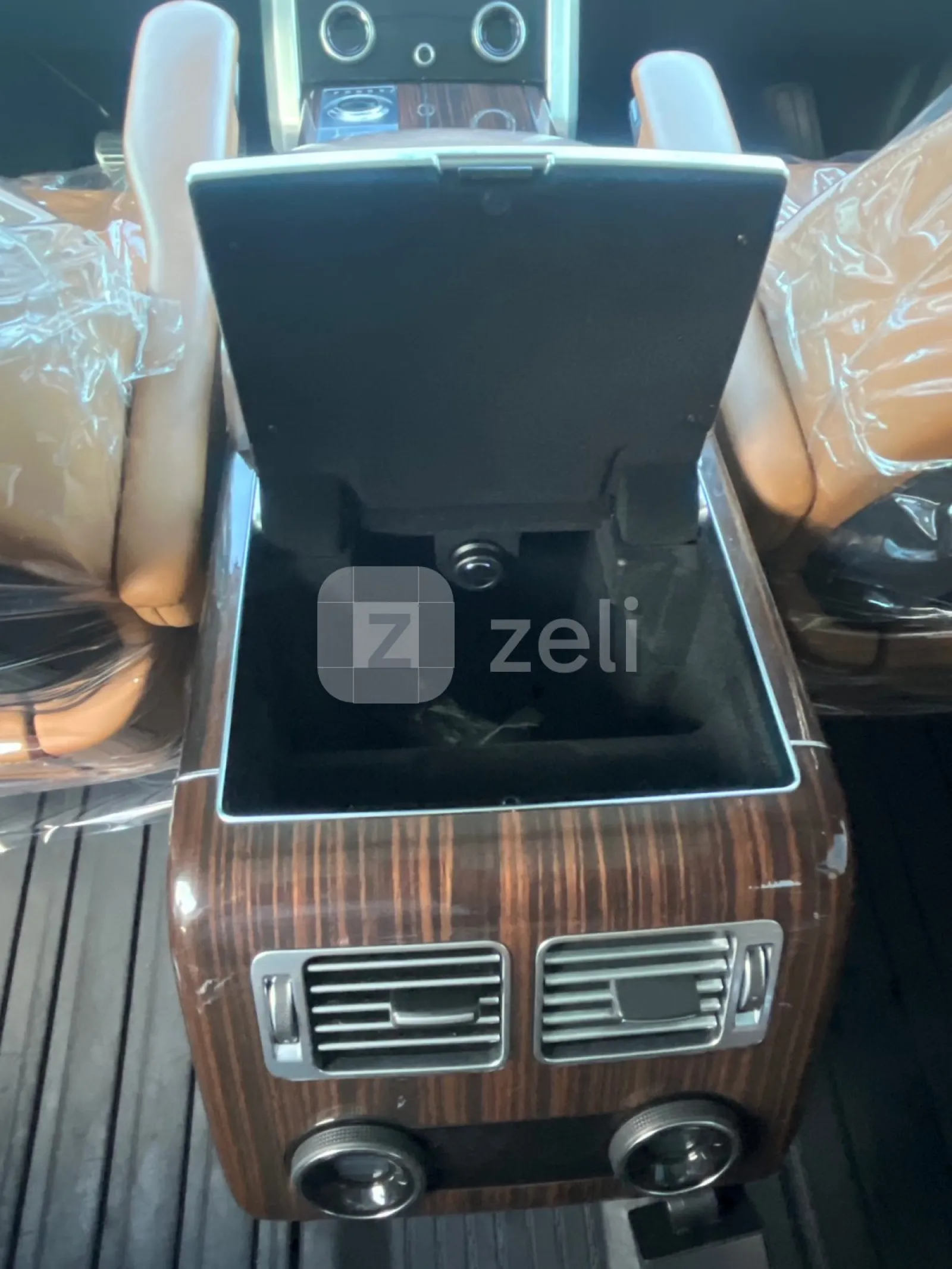 Land Rover Range Rover Vogue 2022 — photo 18