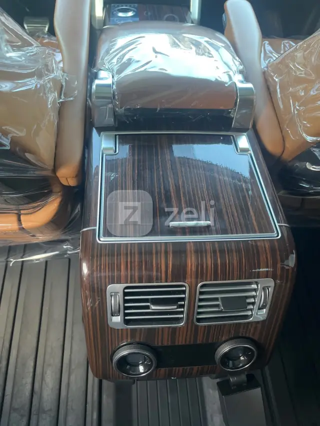 Land Rover Range Rover Vogue 2022 — photo 19