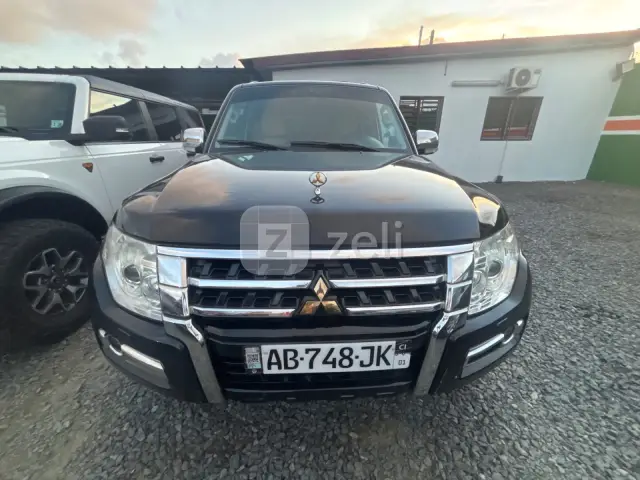 Mitsubishi Pajero 2022