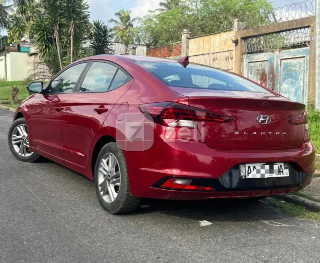 Hyundai Elantra 2022 — photo 3