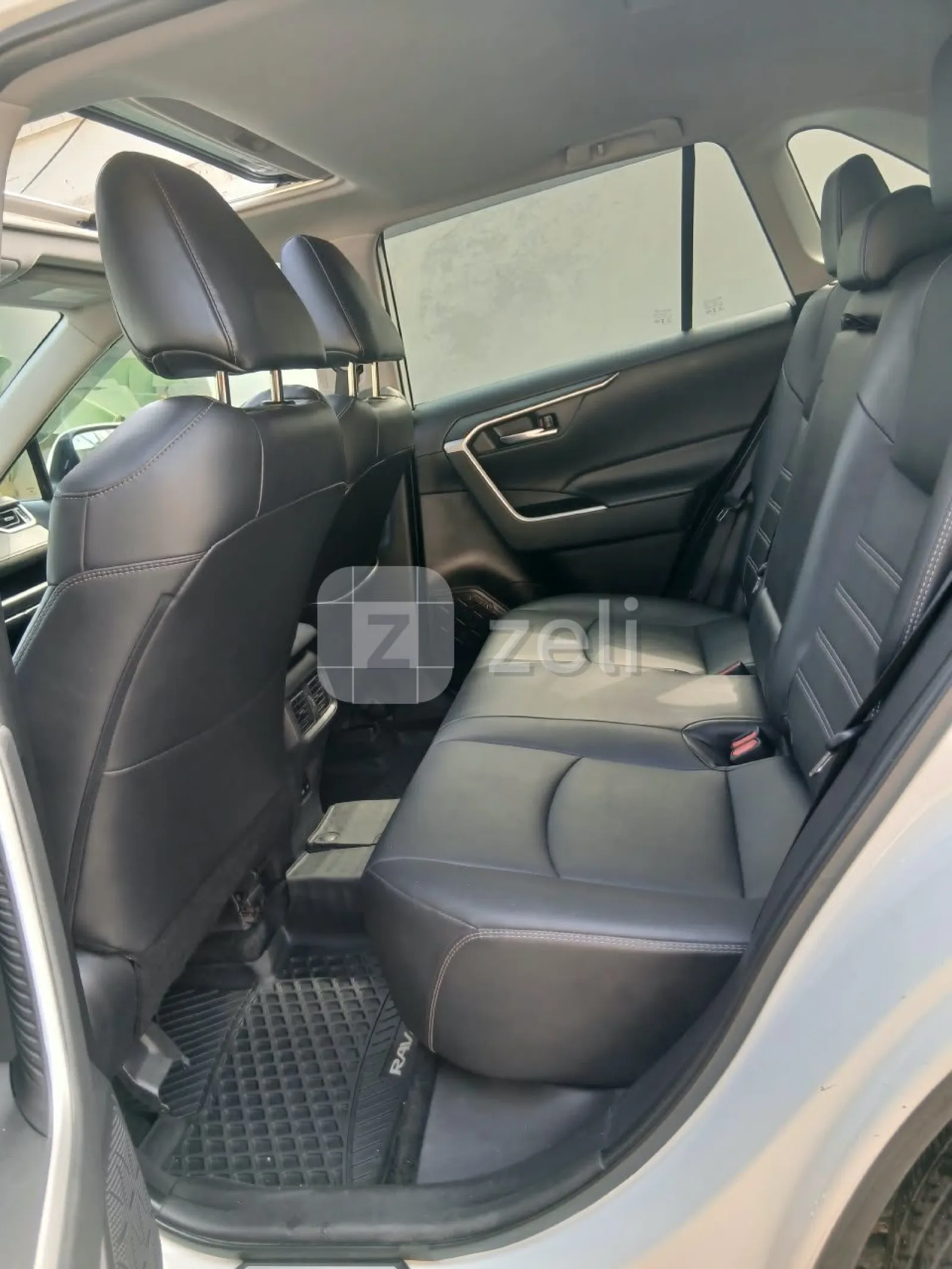 Toyota RAV4 2022 — photo 7