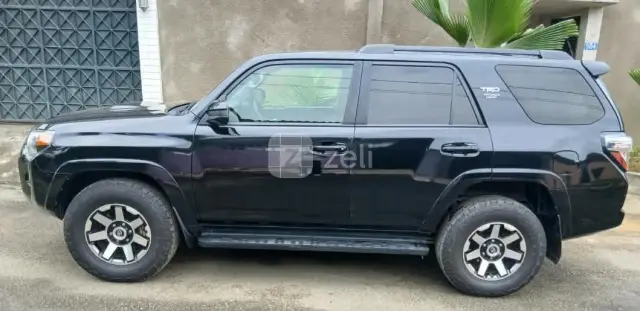 Toyota 4-Runner 2023 — photo 3