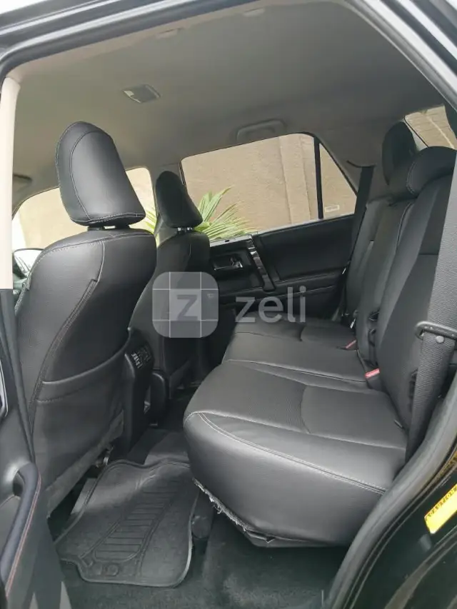 Toyota 4-Runner 2023 — photo 6