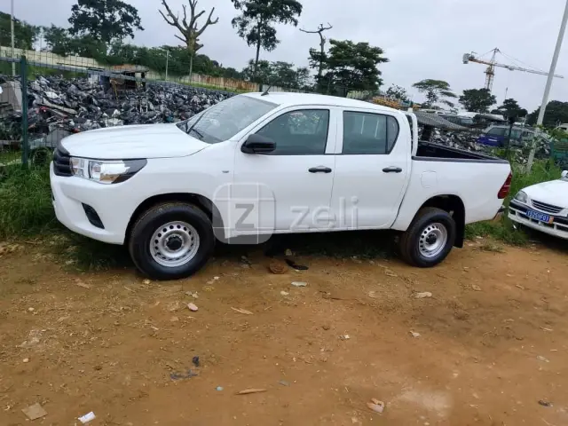 Toyota Hilux 2018 — photo 2