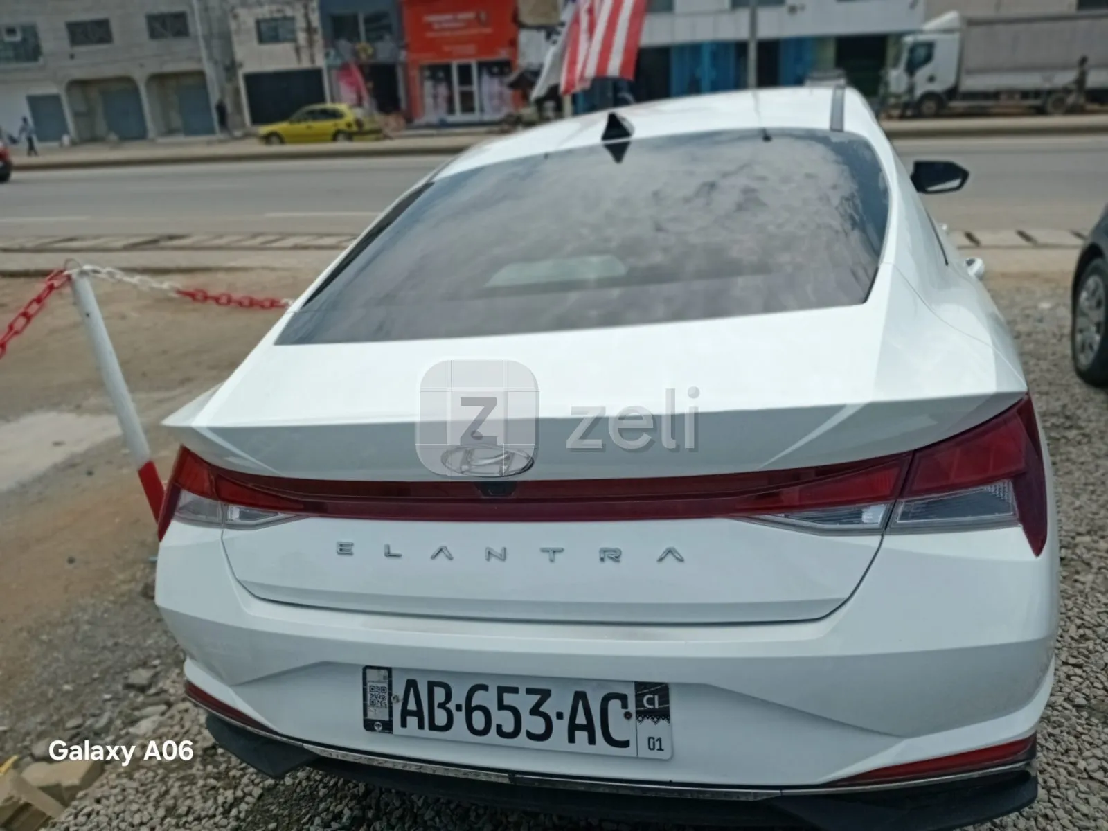 Hyundai Elantra 2022 — photo 3