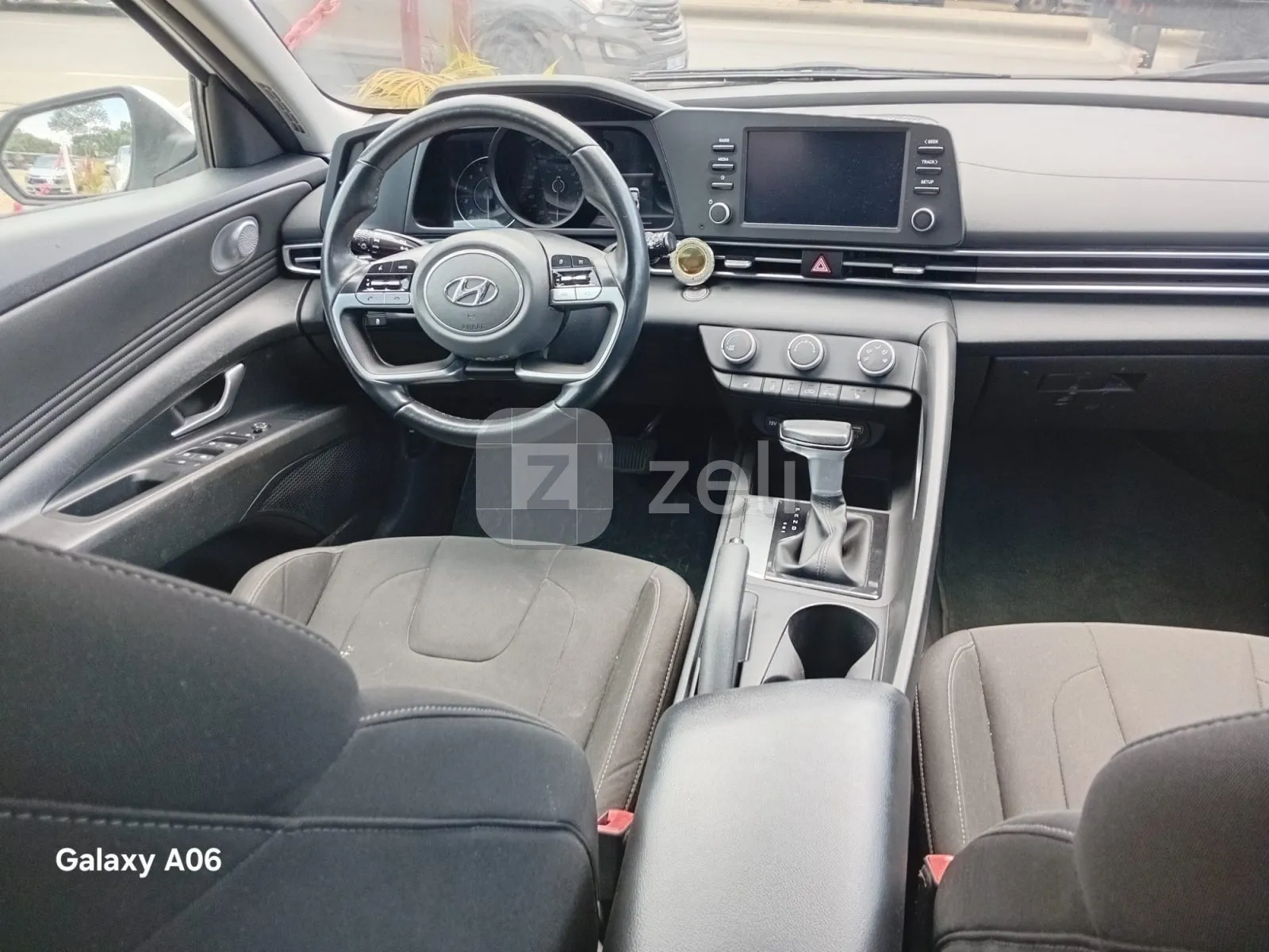 Hyundai Elantra 2022 — photo 4