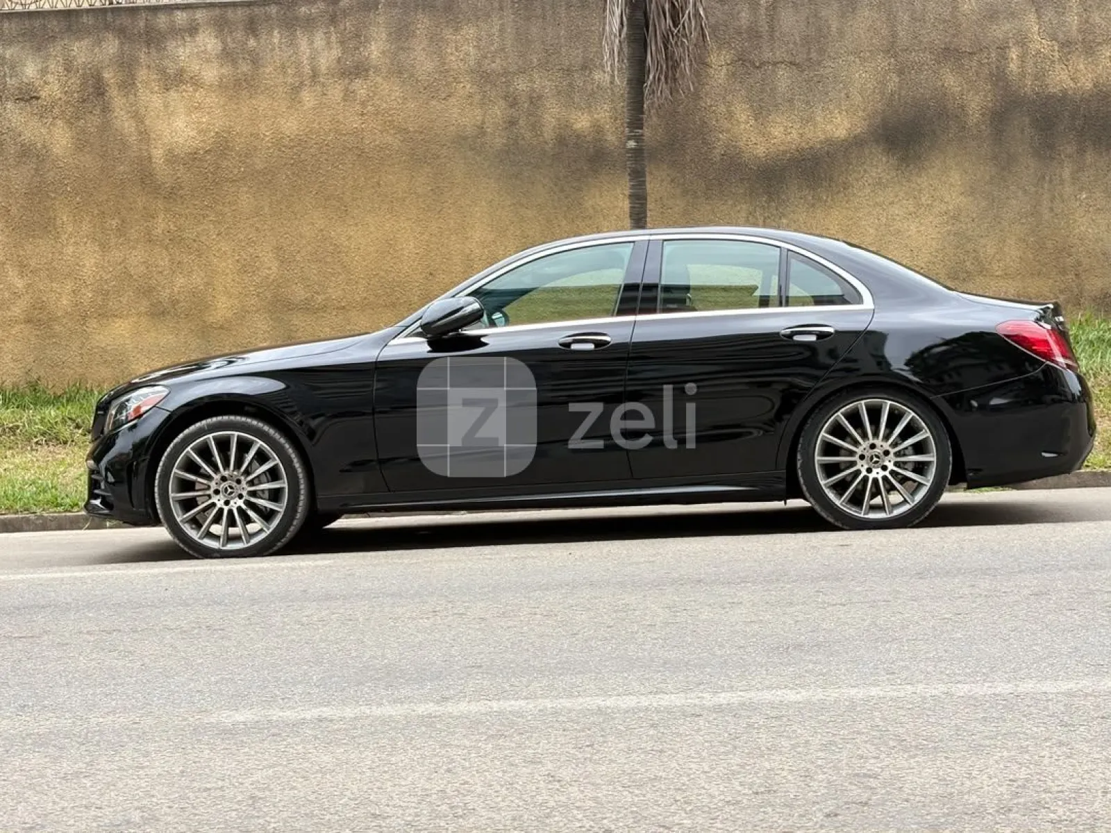 Mercedes C300 2020 — photo 2