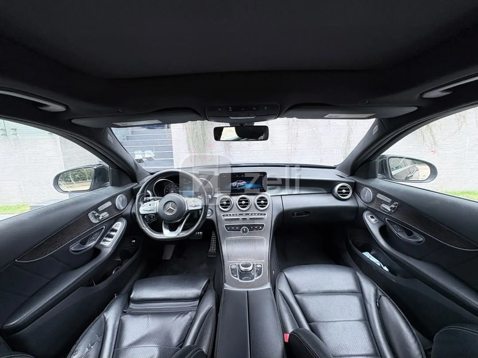 Mercedes C300 2020 — photo 4