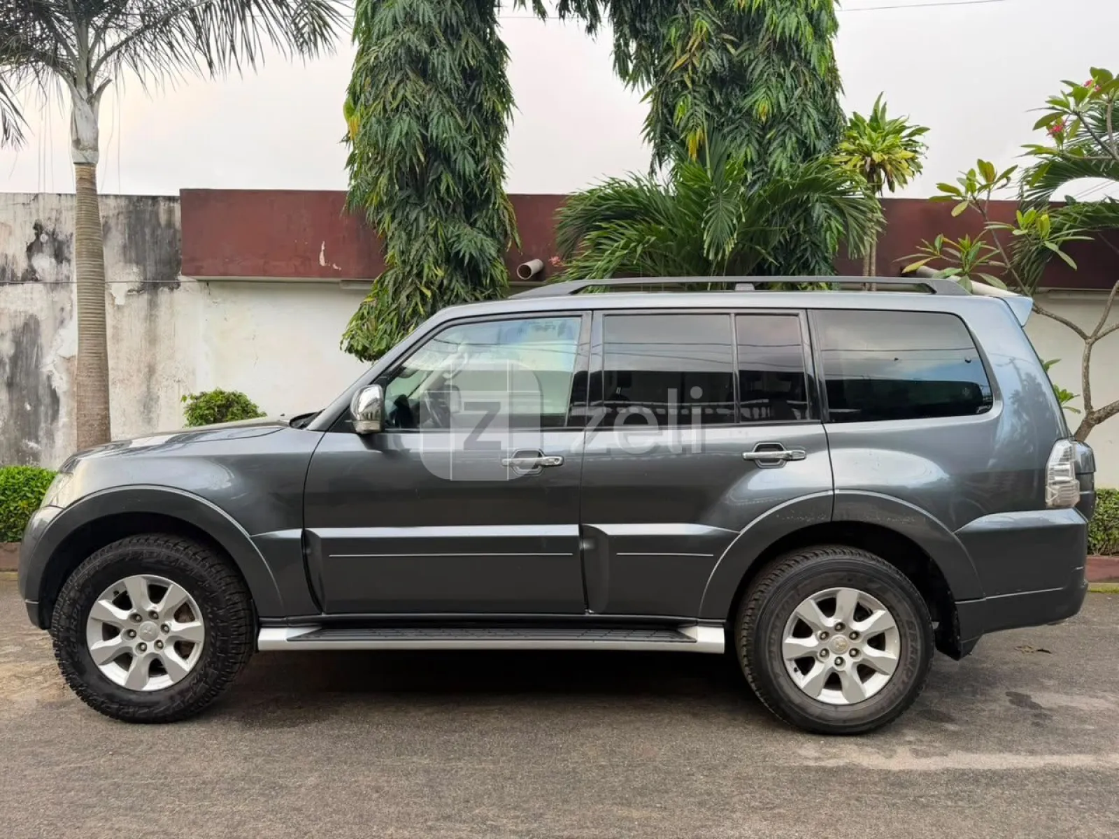 Mitsubishi Pajero 2015 — photo 1