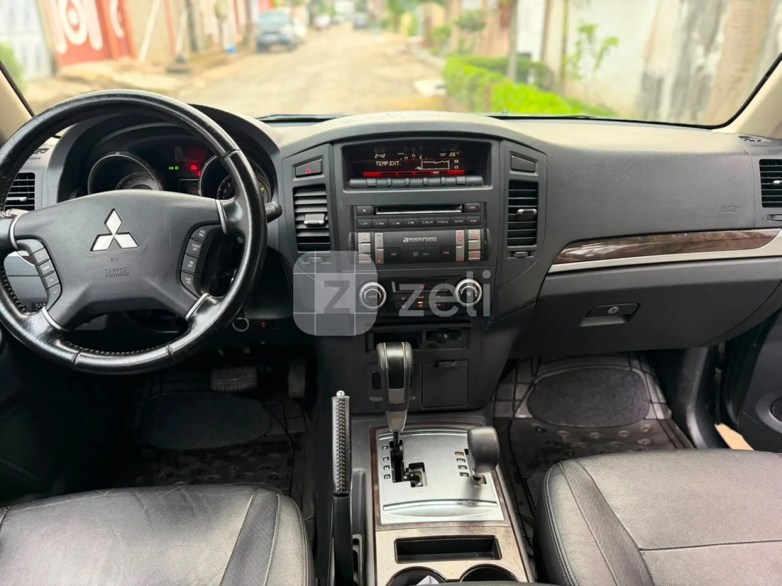 Mitsubishi Pajero 2015 — photo 4