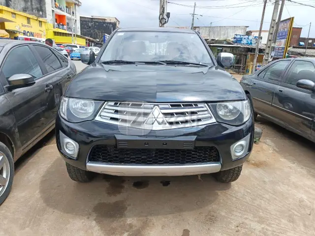 Mitsubishi L200 2015
