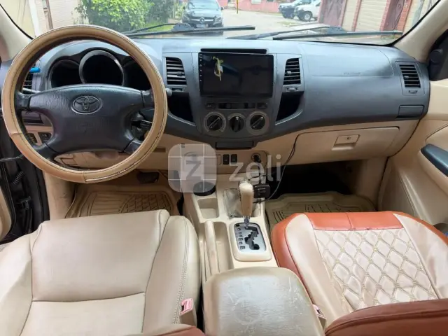 Toyota Fortuner 2008 — photo 3
